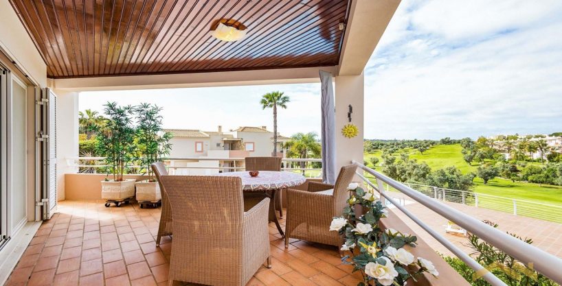1st Floor 2 Bed Golf View Apartment In Carvoeiro Algarve 1