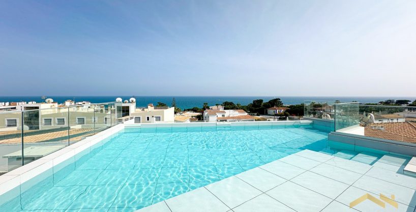 3 Bed Beach Apartment In Olhoa d Agua Algarve 1