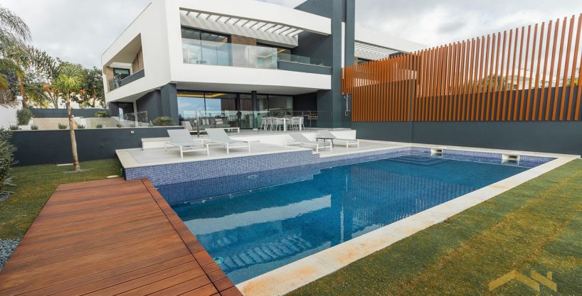Modern Contemporary 5 Bed Villa In Sao Clemente Loule 1