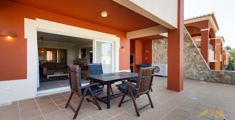 2 Bed Algarve Golf Apartment On Vale Da Pinta Carvoeiro 1