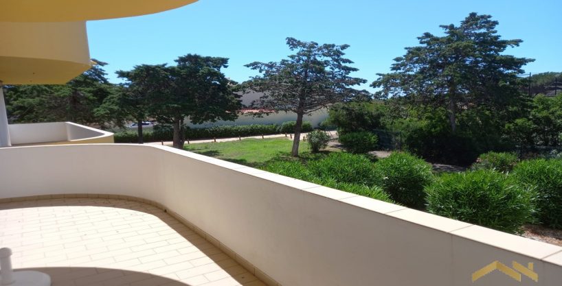 2 Bed Apartment In Salema Beach Algarve 1