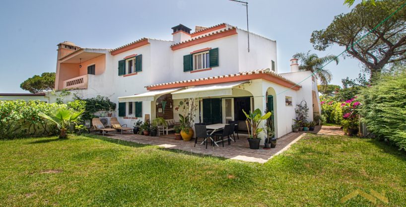 4 Bed Semi Detached Townhouse In Quarteira Algarve 1