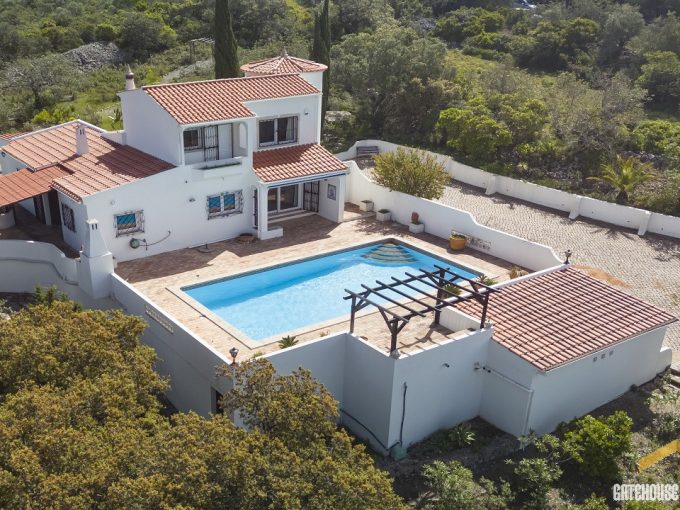 4 Bed Villa In Santa Barbara de Nexe With Fabulous Views 1