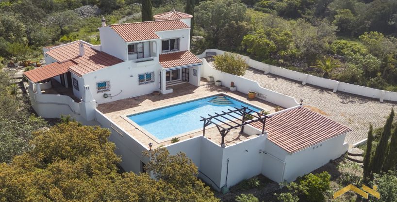 4 Bed Villa In Santa Barbara de Nexe With Fabulous Views 1
