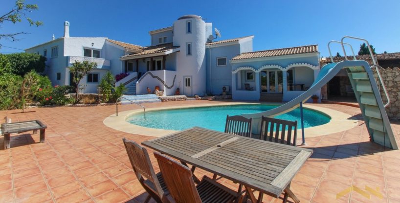 Algarve 4 Bed Villa With Pool Close To Carvoeiro Centre 1