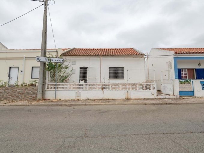 Algarve Property Sale For Renovation In Portimao 1