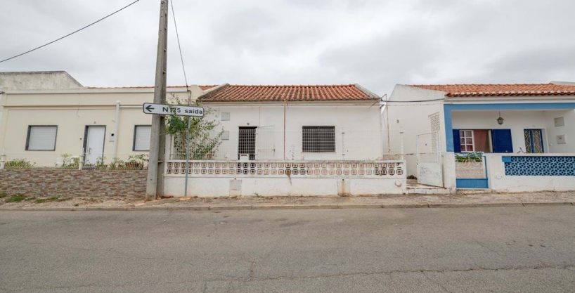 Algarve Property Sale For Renovation In Portimao 1