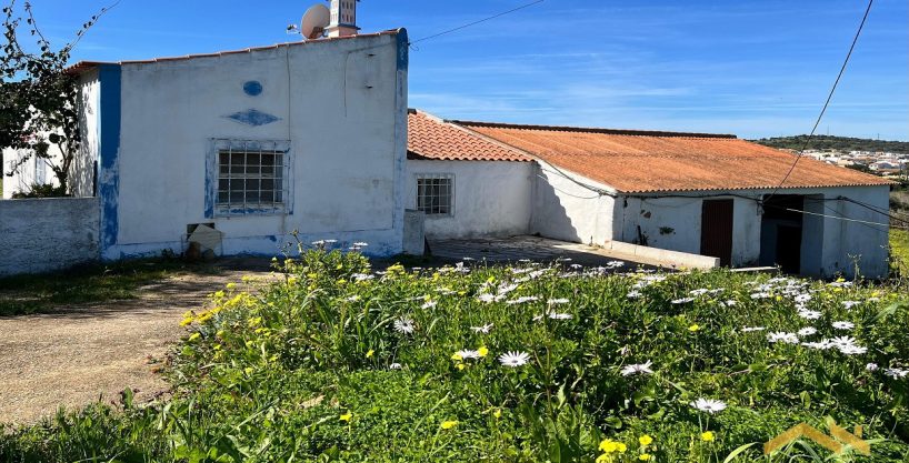 Farmhouse with 3.6 Hectares & Outbuildings In Lagos Algarve 1
