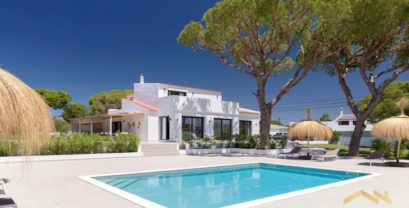 Renovated 5 Bed Villa In Ferrarias South Almancil Algarve 1