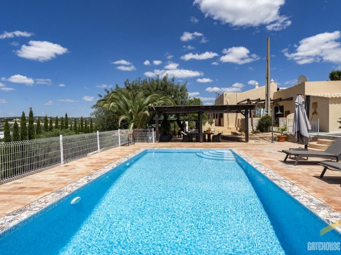 Traditional 3 Bedroom Villa In Loule Algarve 3