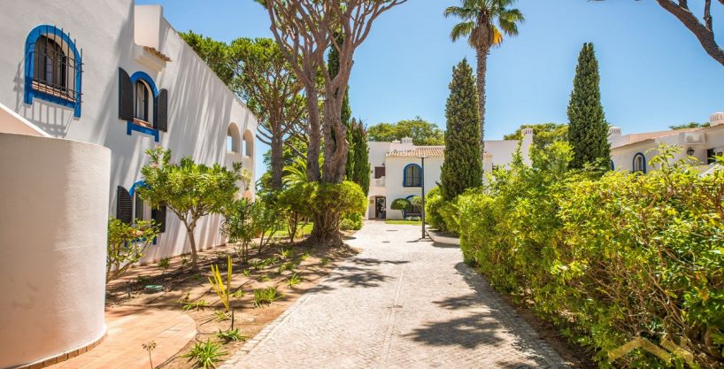 2 Bed Apartment For Sale In Dunas Douradas Algarve 1