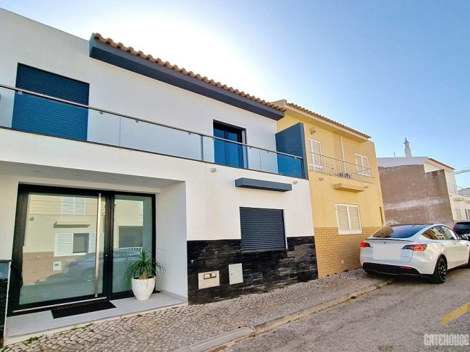 3 Bed Showroom House In Aramcao de Pera Algarve 1