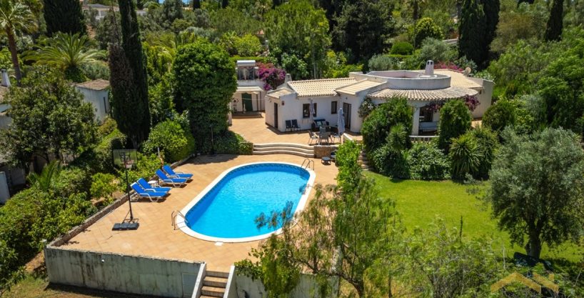 3 Bed Villa With Pool & Garage In Portimao Algarve 1