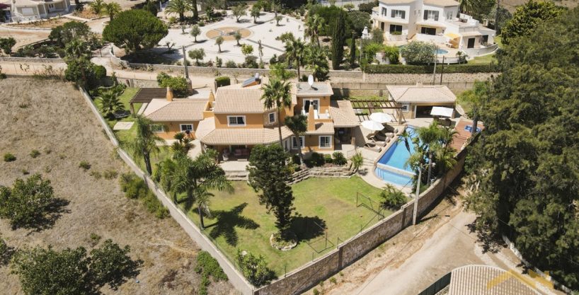4 Bed Villa For Sale In Caramujeira Carvoeiro Central Algarve 1