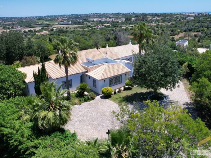 4 Bed Villa Plus 2 Bed Annexe In Carvoeiro Algarve 1