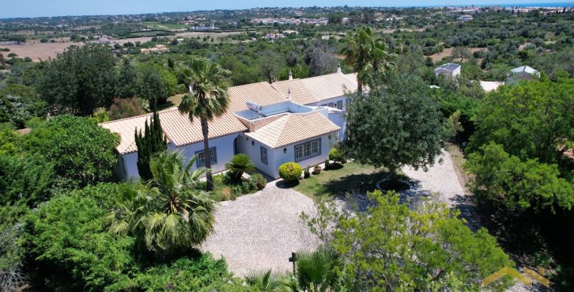 4 Bed Villa Plus 2 Bed Annexe In Carvoeiro Algarve 1