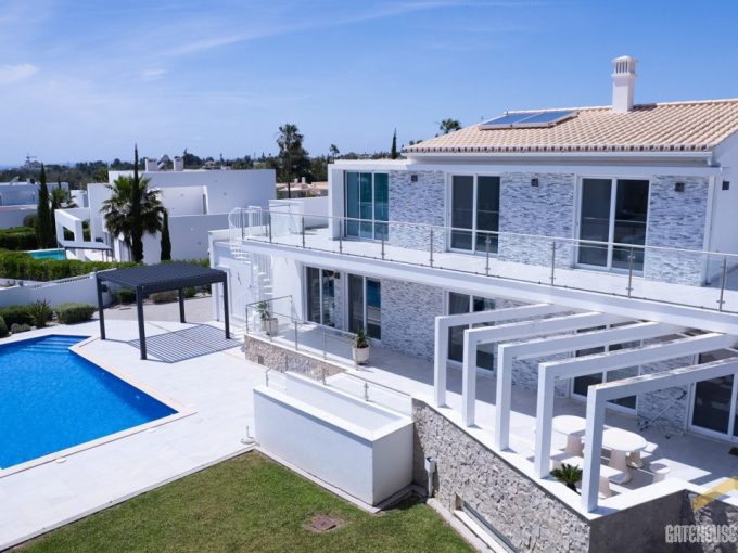 4 Bedroom Villa With Sea Views In Carvoeiro Algarve 1