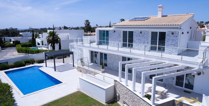 4 Bedroom Villa With Sea Views In Carvoeiro Algarve 1