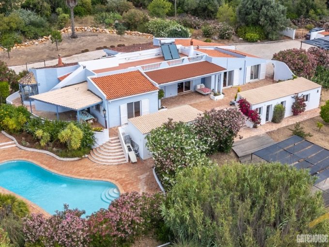 5 Bed Villa In Praia da Luz Algarve 1