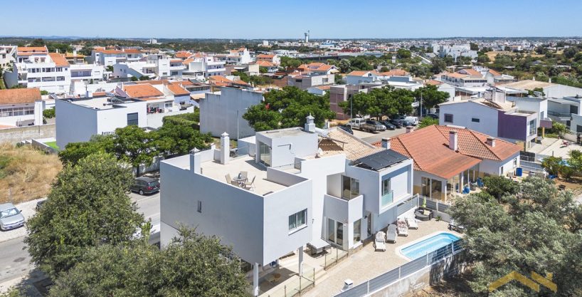 5 Bed Villa With Basement Apartment In Portimao  For Sale Algarve 26