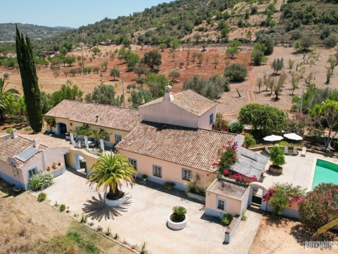 5 Bedroom Quinta Farmhouse For Sale In Paderne Algarve 1