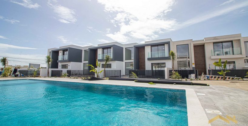 Brand New 4 Bed Townhouse In Boliqueime Algarve 1