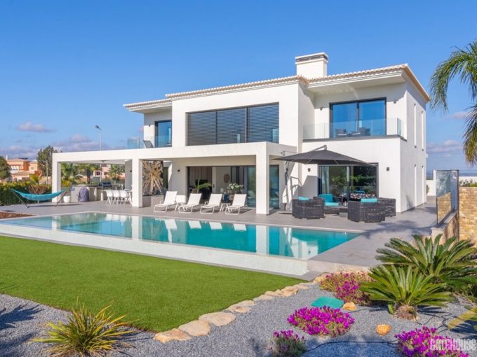 Contemporary 4 Bedroom Villa For Sale In Carvoeiro Algarve 1