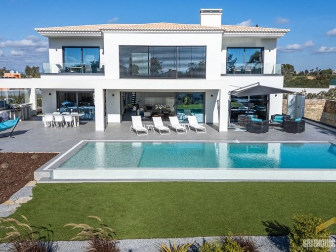 Contemporary 4 Bedroom Villa For Sale In Carvoeiro Algarve 5