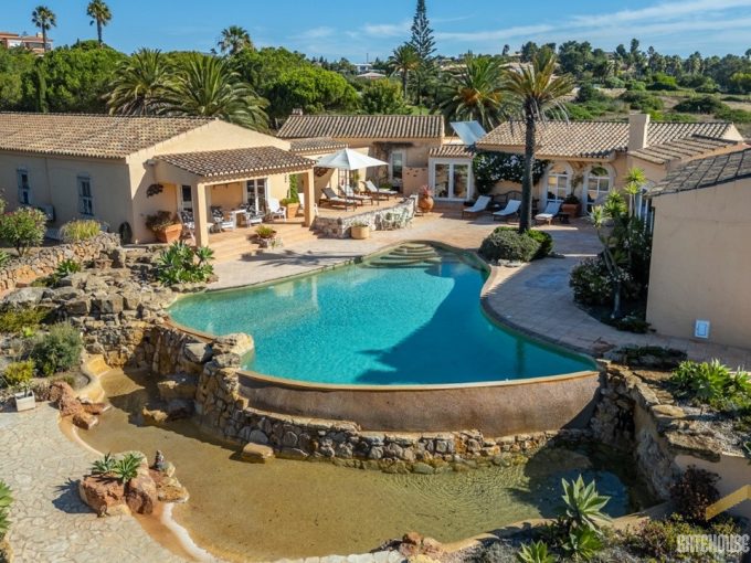 Front Line Algarve Luxury Beach Villa In Praia da Luz 1