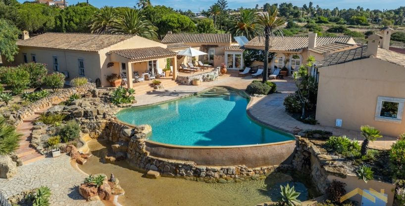 Front Line Algarve Luxury Beach Villa In Praia da Luz 1