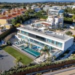 Large 5 Bedroom Beach Villa In Porches Algarve 1