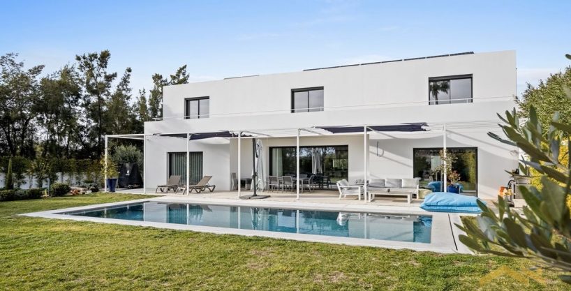 Modern 4 Bed Villa In Almancil Algarve 1