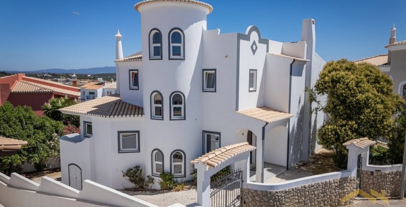 Sea View Renovated Villa In Cerro das Mos Central Lagos Algarve 1