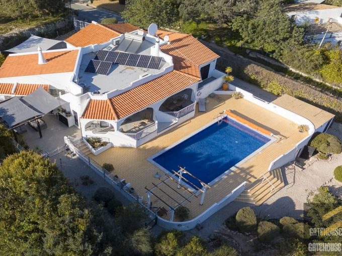 South Facing 4 Bed Villa With Great Views Nr Santa Barbara de Nexe Algarve 1