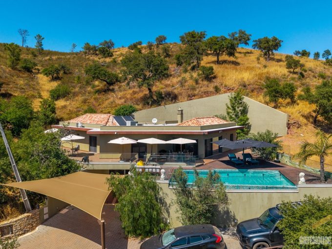 Stunning 3 Bed Villa With Basement In Mealhas Sao Bras Algarve 1