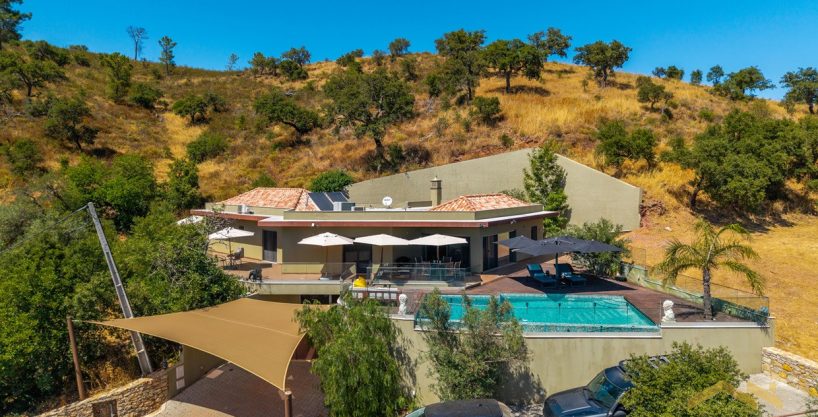 Stunning 3 Bed Villa With Basement In Mealhas Sao Bras Algarve 1