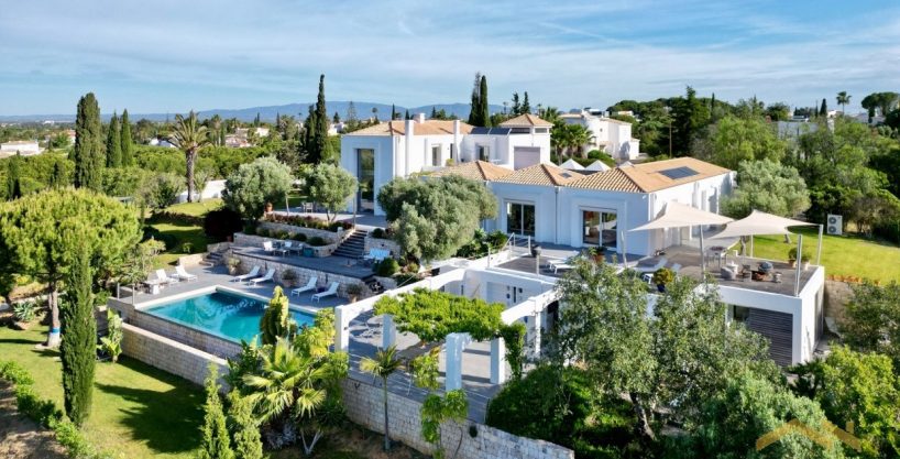 Stunning 5 Bed Villa Plus A Building Plot In Carvoeiro Algarve 1