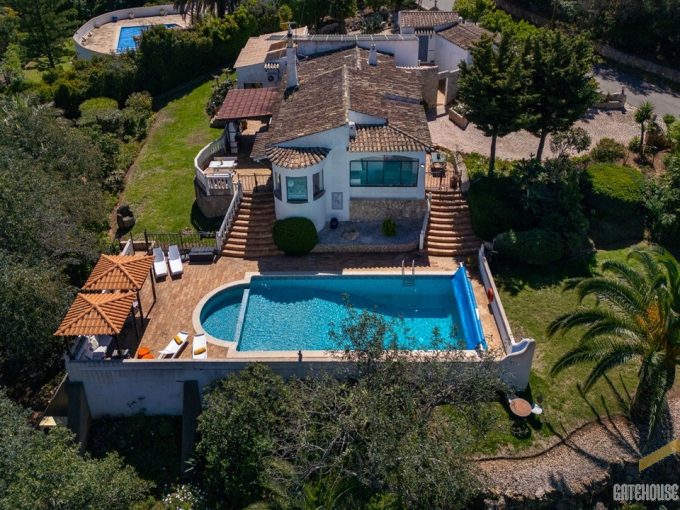 Traditional 4 Bed Villa For Sale In Alvor Algarve 1