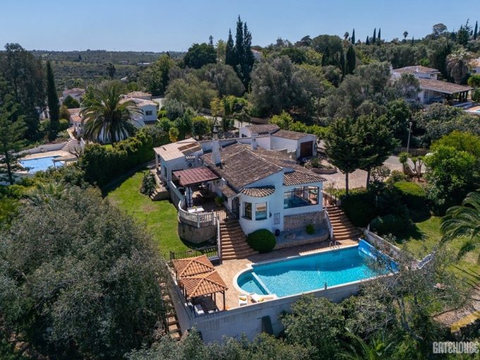 Traditional 4 Bed Villa For Sale In Alvor Algarve 20
