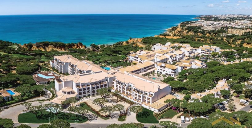 2 Bed Apartment In Pine Cliffs In Olhos da Agua Algarve