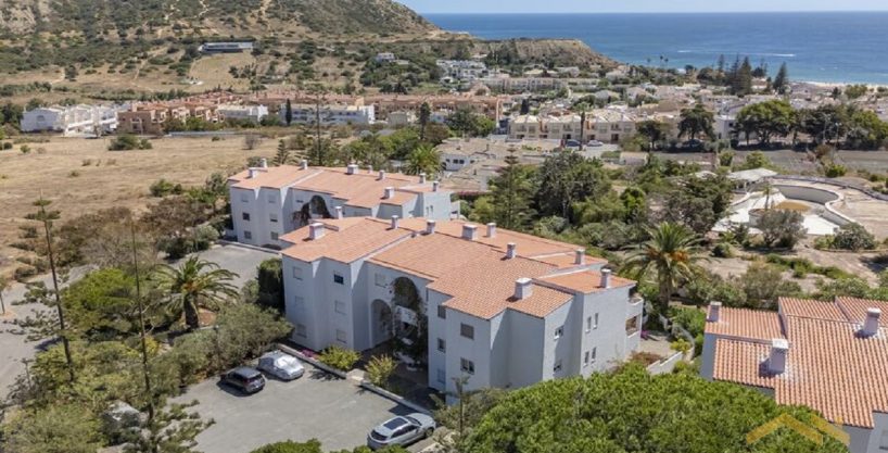 2 Bed Apartment With Garden For Renovation In Praia da Luz Algarve 1a