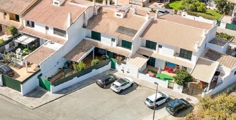 2 Bed Townhouse With Garden & Parking In Albufeira Algarve