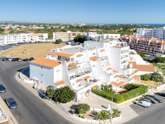 3 Bed Penthouse With Garage In Montechoro Albufeira Algarve 1