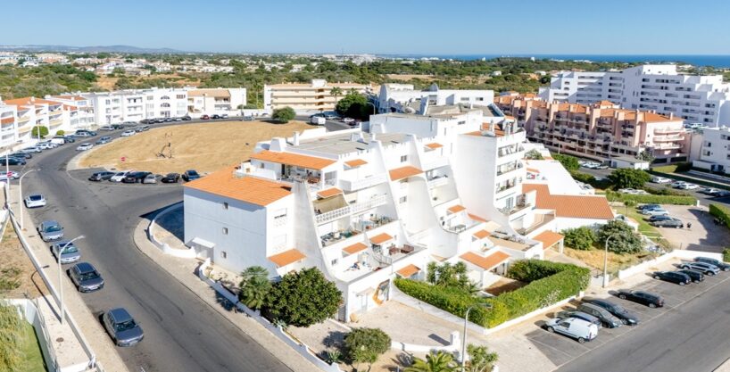 3 Bed Penthouse With Garage In Montechoro Albufeira Algarve 1
