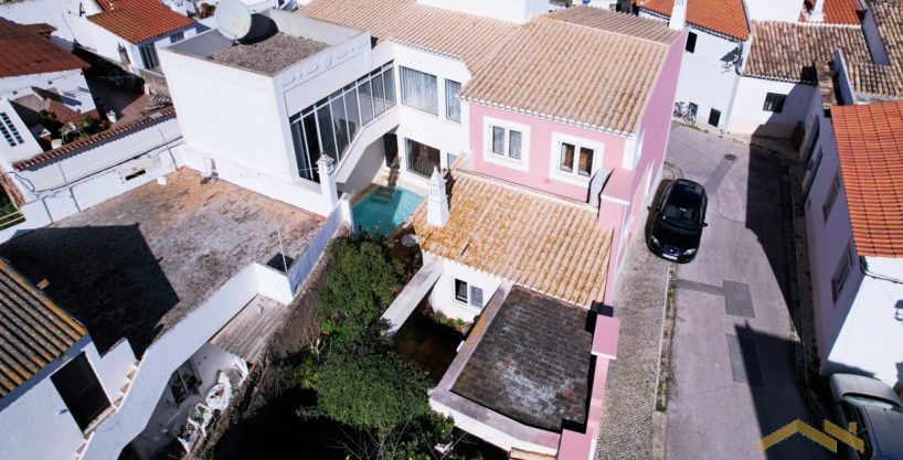 4 Bed Townhouse With Pool In Estombar Lagoa Algarve 1