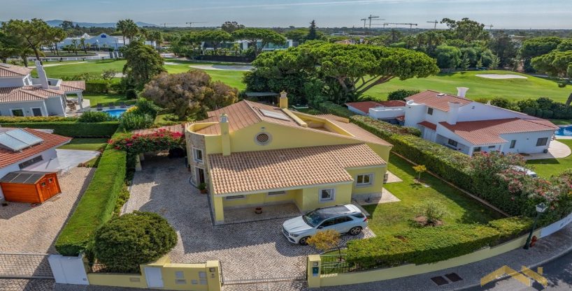 4 Bed Villa Overlooking Vale do Lobo Golf Course Algarve 1