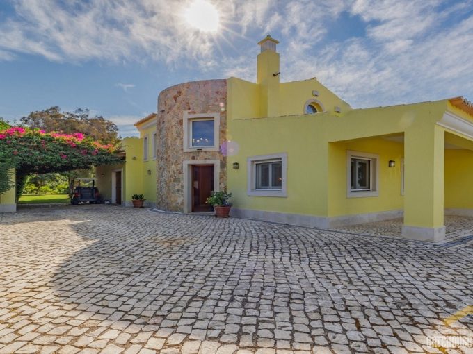 4 Bed Villa Overlooking Vale do Lobo Golf Course Algarve 2