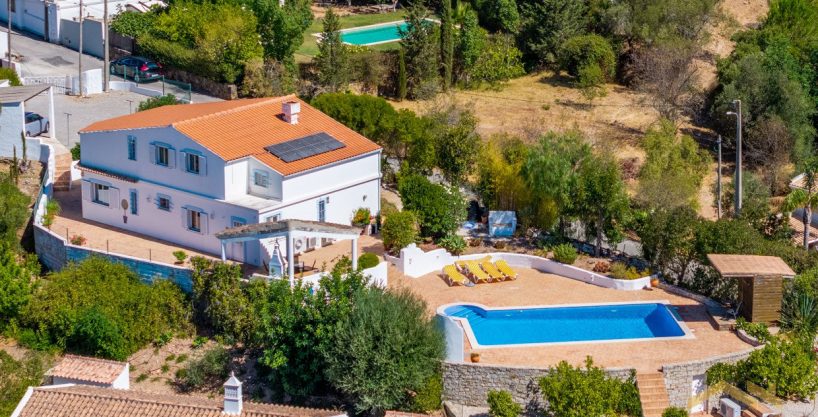 4 Bed Villa With Heated Pool In Sao Bras Algarve For Sale 1