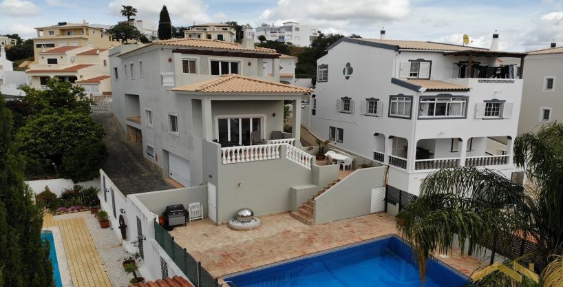 4 Bed Villa With Pool South Of Loule Algarve 2