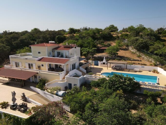 5 Bed Villa With Guest Apartment In Loule Algarve 1